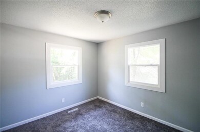 213 Hart Ave, Des Moines, IA 50315 - photo 6