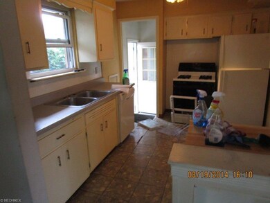 262 Gayle Dr, Sheffield Lake, OH 44054 - photo 2