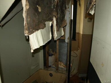 821 Jackson St, Allentown, PA 18102 - photo 4