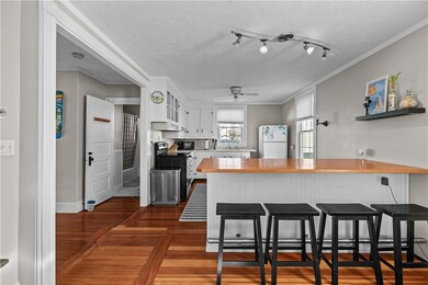 3 Dartmouth St unit 2, Newport, RI 02840 - photo 5