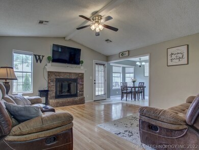 1513 W Edgewater Place, Broken Arrow, OK 74012 - photo 4