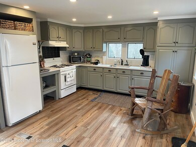 732 Marshbrook Rd, Nicholson, PA 18446 - photo 5