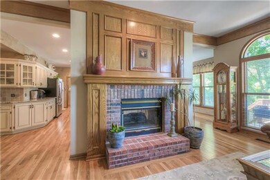 13706 W 76th Cir, Shawnee, KS 66216 - photo 7