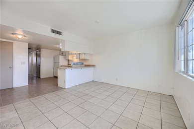 3604 Thomas Ave unit 4, North Las Vegas, NV 89030 - photo 2