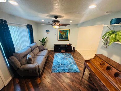 38521 Royal Ann Common, Fremont, CA 94536 - photo 6