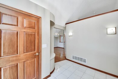 814 Crestway Dr, Columbus, OH 43235 - photo 5