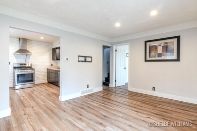 124 Nancy St SE-11
