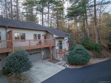 Condo Front from the left side with it's deck  por