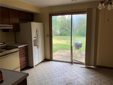 3820 Camelot Ln, Columbus, IN 47203 - photo 7