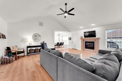 985 W Crestwood St, Nixa, MO 65714 - photo 4