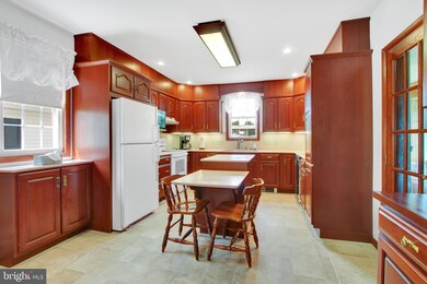 417 W High St, Womelsdorf, PA 19567 - photo 7