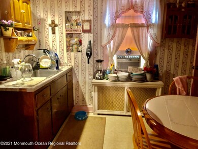 Eat in Kitchen