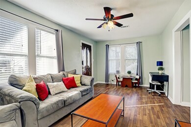 915 Columbia St unit A, Houston, TX 77008 - photo 3