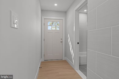 28 Rainbow Ln, Levittown, PA 19055 - photo 5