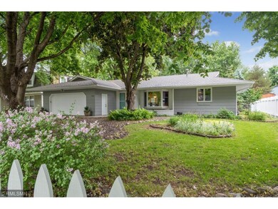 This yard hosts fantastic landscaping lines just w
