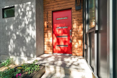 2610 Carnarvon Ln unit B, Austin, TX 78704 - photo 4