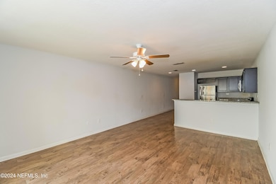 004-photo-living-room-14080144