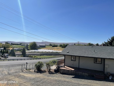 1602 Stein Rd, Yakima, WA 98908 - photo 2