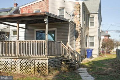 328 E Jackson St, New Holland, PA 17557 - photo 2