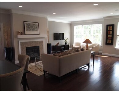 155 Sweetbriar Village T unit 155, Mount Washington, PA 15211 - photo 3