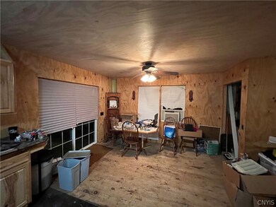 Cozy eat-in kitchen area