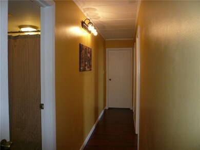 Entry/Foyer.