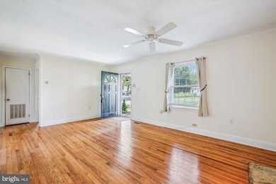 2605 Popkins Ln, Alexandria, VA 22306 - photo 3