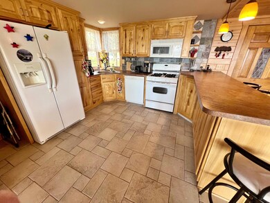 Kitchen w eat in bar.jpg