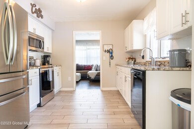 32 Acorn Ave, Rensselaer, NY 12144 - photo 3