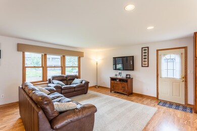 2253 Fallcreek Ct, Grand Forks, ND 58201 - photo 2