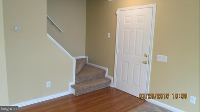 8210 Catbird Cir unit 201, Lorton, VA 22079 - photo 2