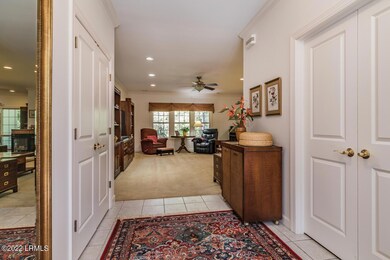 4 Foyer