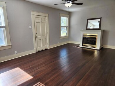 306 W Maple St, Whitewright, TX 75491 - photo 2