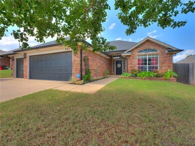 2217 NE 7th St, Moore, OK 73160 - photo 2