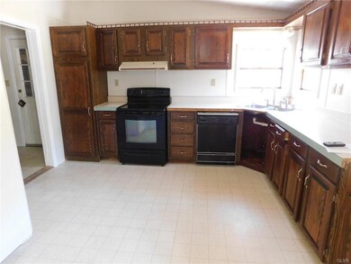 37 N Railroad St, Walnutport, PA 18088 - photo 3