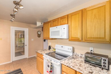 0009-08 - Desert Hills