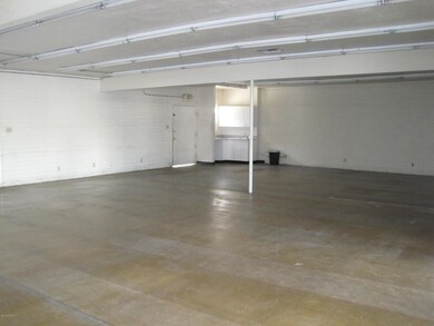 9310 N Central 005