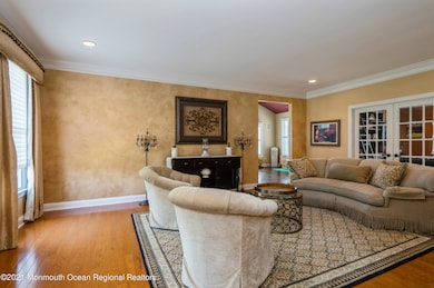 04_20RidgeviewWay_10001_LivingRoom_HiRes