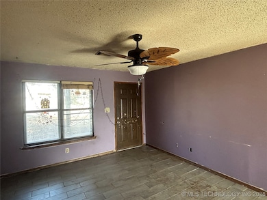 1103 W 20th St, Claremore, OK 74017 - photo 2