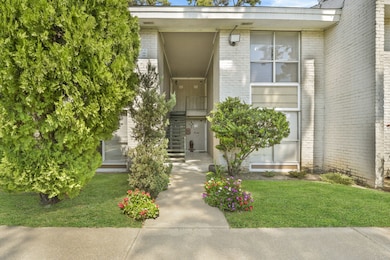 1950 Spenwick Dr unit 408, Houston, TX 77055 - photo 6