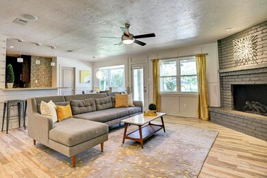 303 Oak Dr, Friendswood, TX 77546 - photo 7