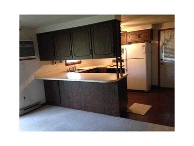 Kitchen. Eat in Bar too!