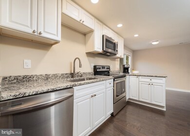 9101 Flamepool Way, Columbia, MD 21045 - photo 4