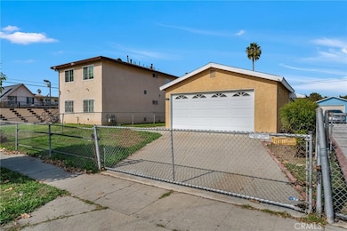323 E 102nd St, Los Angeles, CA 90003 - photo 3