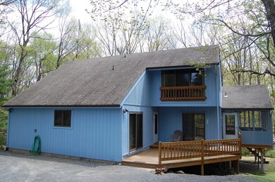 805 Whipple Tree Ct E, Lords Valley, PA 18428 - photo 3