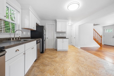 3 Maplewood unit A, Goffstown, NH 03045 - photo 2