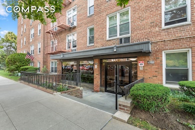 The Thornton Place unit 3J, Forest Hills, NY 11375 - photo 7