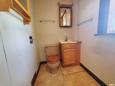 2026 N Marquette St, Davenport, IA 52804 - photo 7