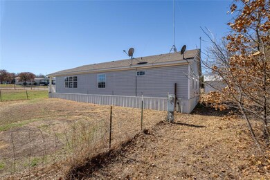 100 Briar Oaks Ct, Azle, TX 76020 - photo 5