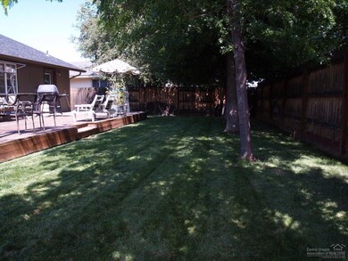 1404 SW 28th St, Redmond, OR 97756 - photo 2